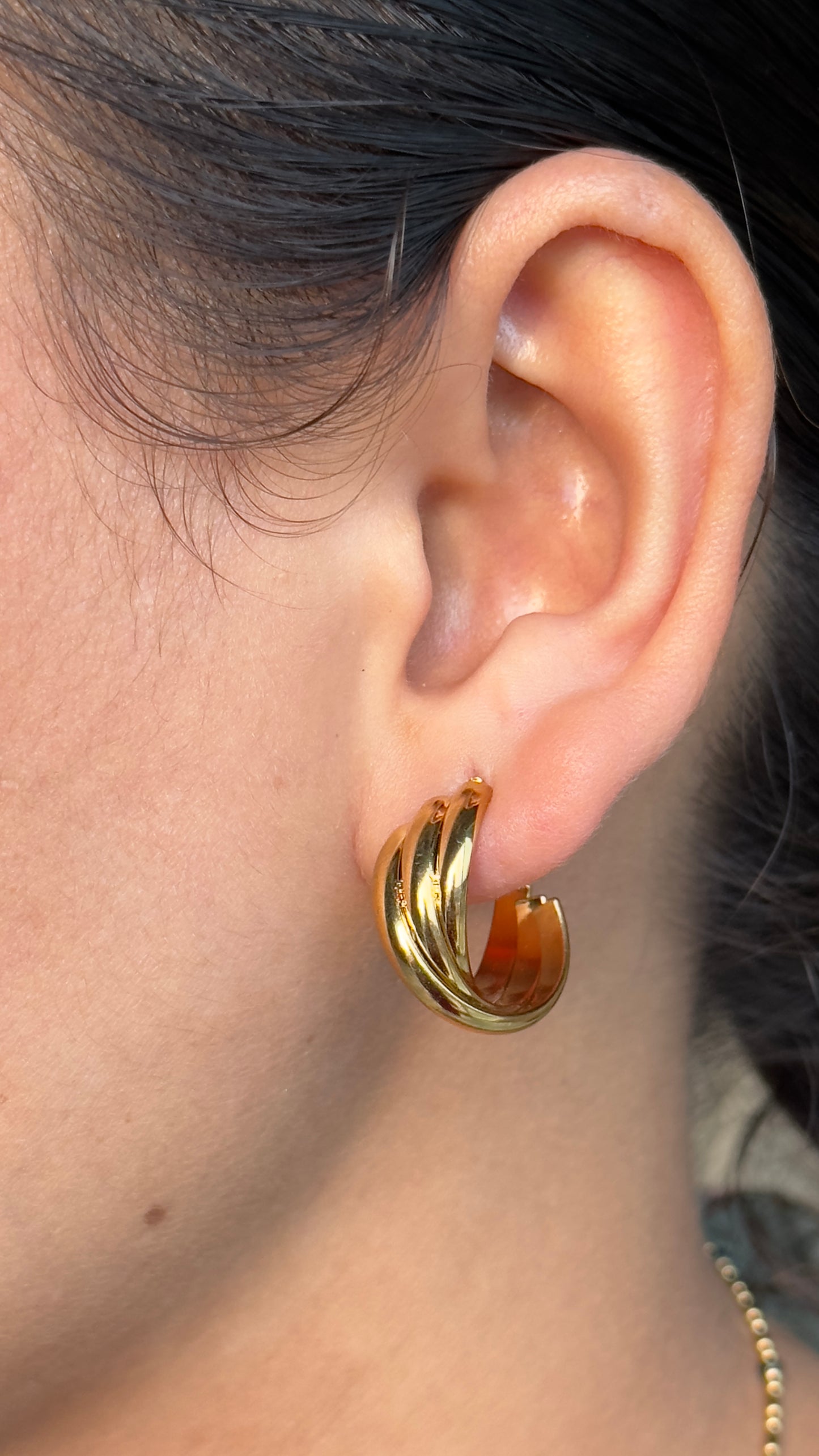 Twist layer hoops